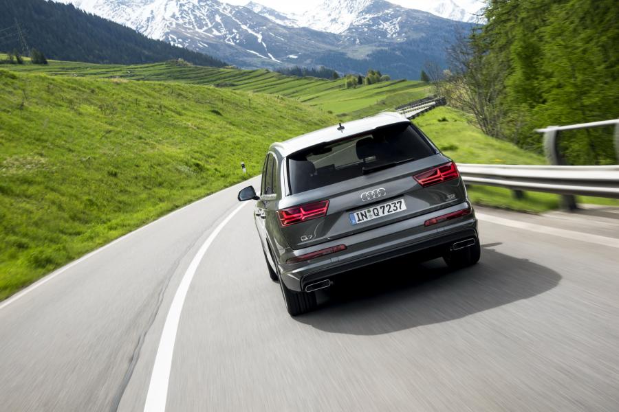  Audi Q7 TDI Quattro S-Line (4M) 2015 года  (WW) (фото 15 из 30)